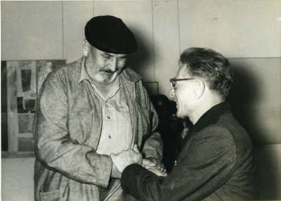 Zvi Aldouby with Rudolph (Rudi) Lehmann who congratulates him at the Dizengoff Prize ceremony